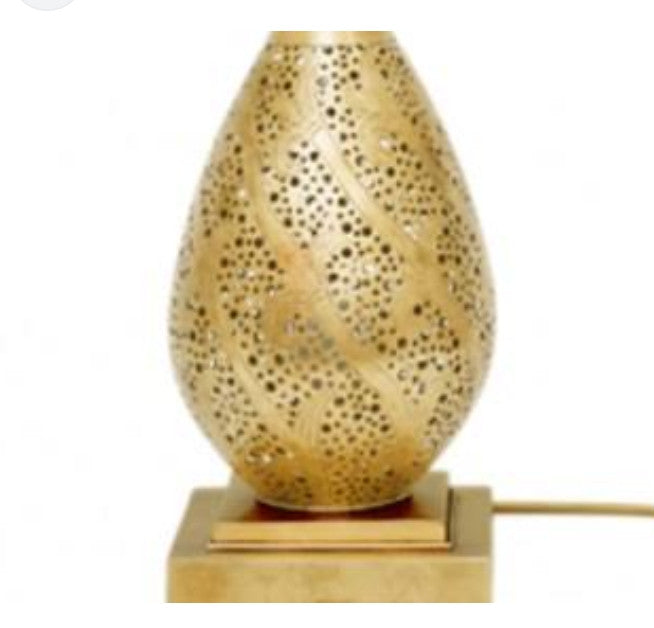 Designer Metal Floor Lamp – Elegant & Modern Lighting