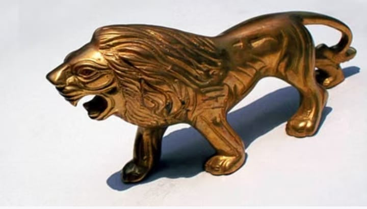 Brass Lion Sculpture Statue – Premium Handcrafted Showpiece