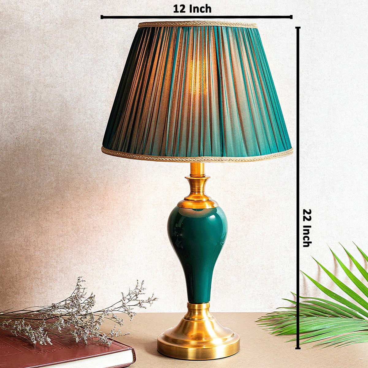 Table lamp with green and gold shade on a neutral background, dimensions indicated.
