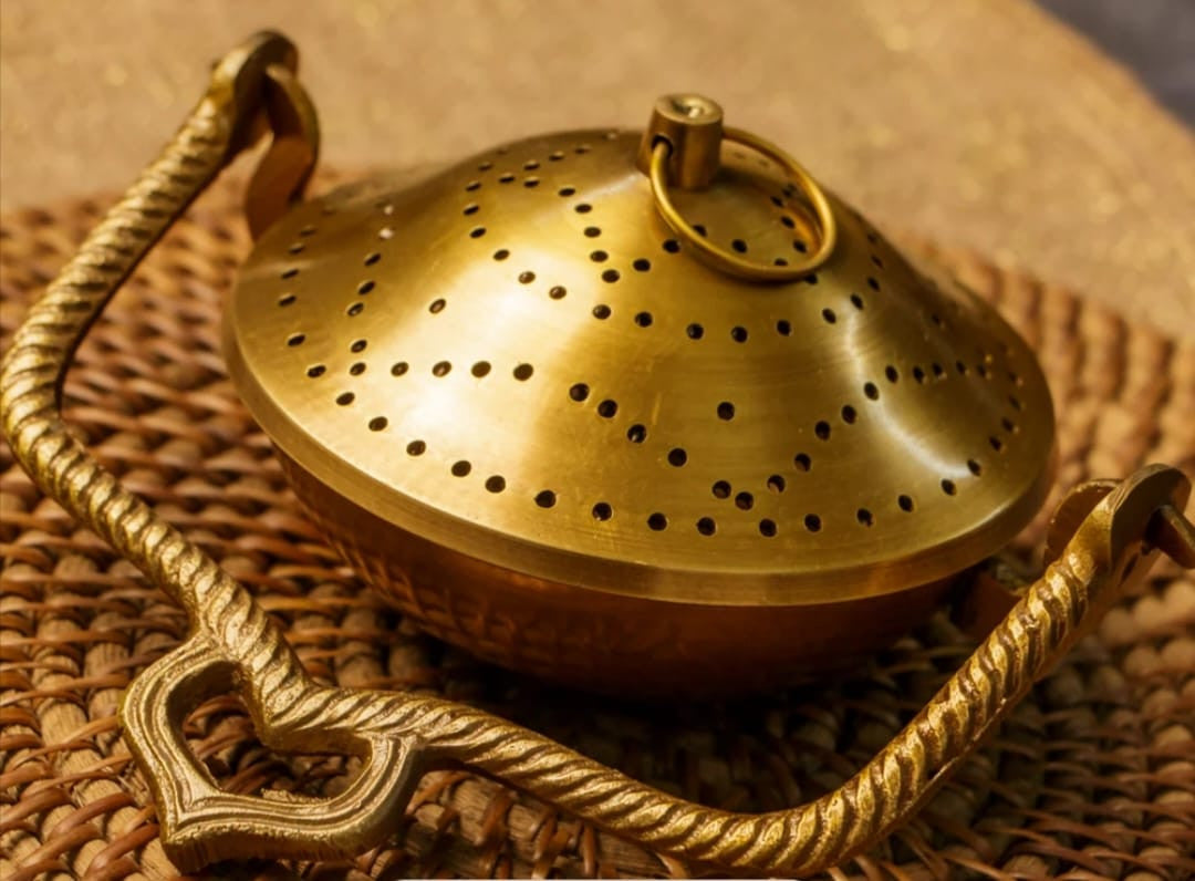 Dhooni Loban with Handle – Decorative Brass Incense Stand (7 Inch, Super Fine Brass)