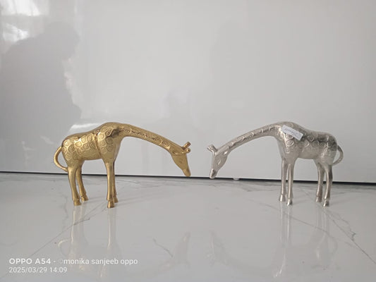 Giraffe Statue – Elegance & Charm