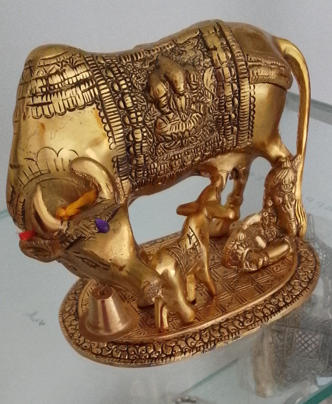 Kamdhenu Pratima With Kanha