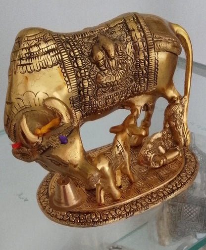Kamdhenu Pratima With Kanha