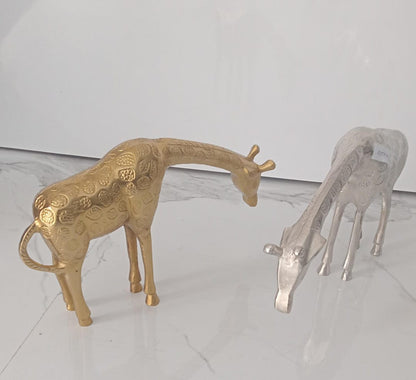 Giraffe Statue – Elegance & Charm