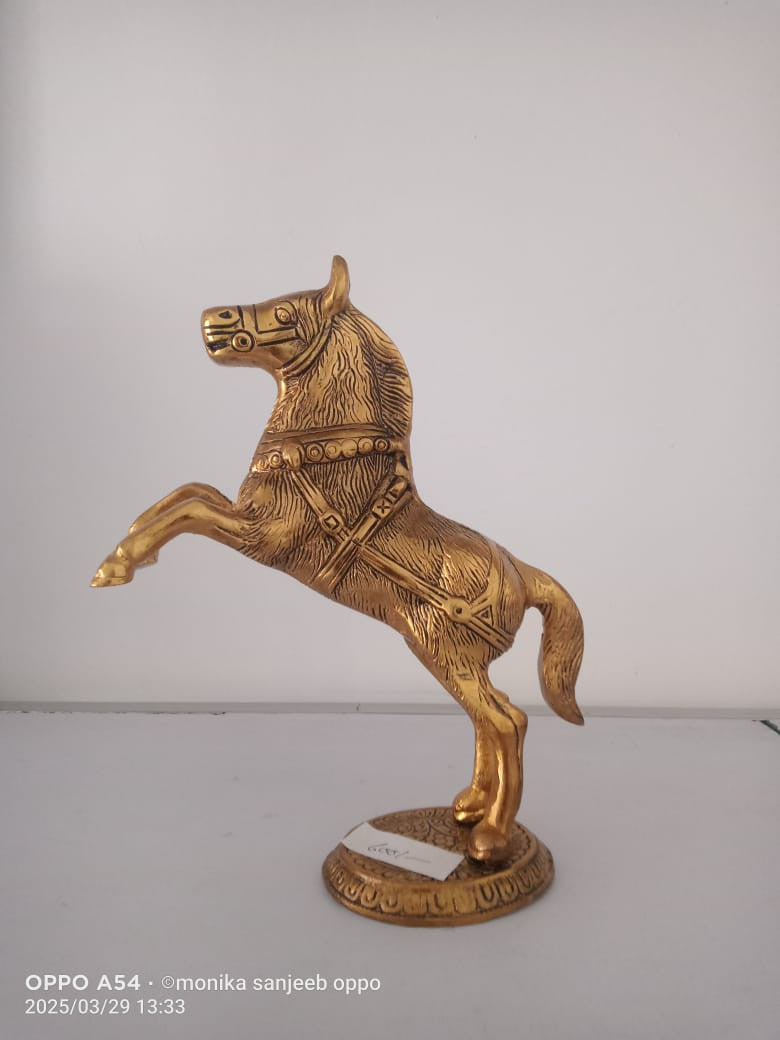 Standing Horse