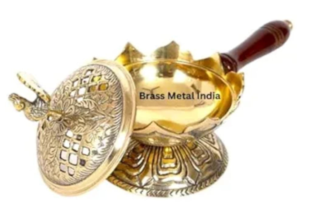 Dhoopdaan  With Wooden Handel– Decorative Brass Incense Holder (5 Inch, Super Fine Brass)
