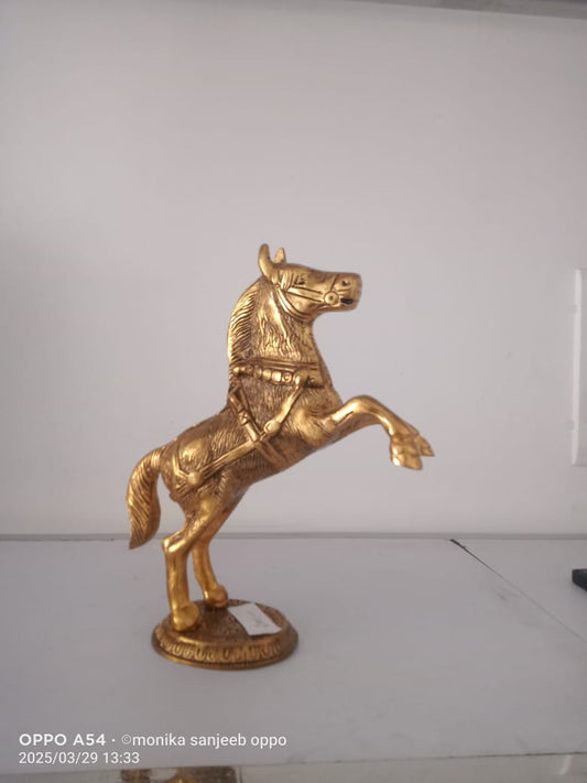 Standing Horse